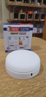 Plafonieră LED rotundă CARLA 18W albă alături de cutia originală a produsului