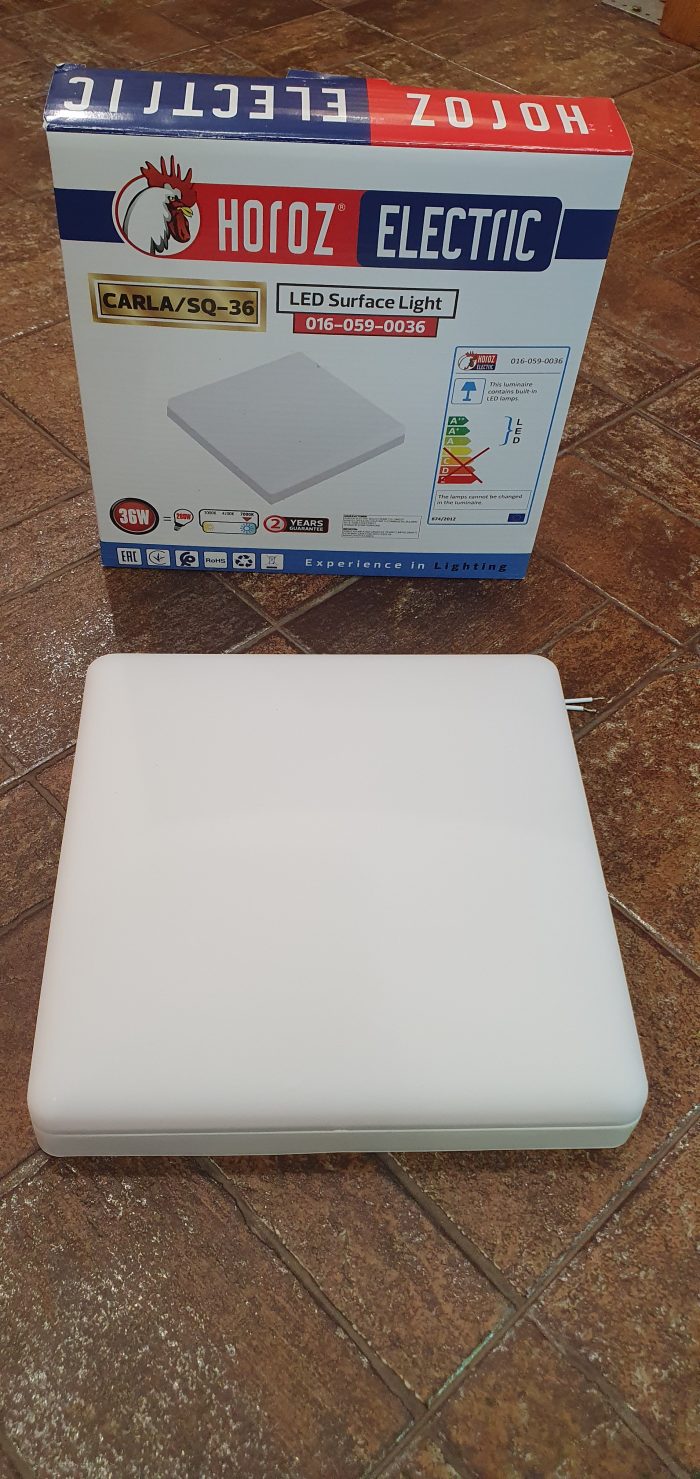 Plafonieră LED pătrată CARLA 36 W albă alături de cutia originală a produsului