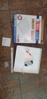 Spatele plafonierei LED pătrate CARLA 36 W cu driver, suport de montaj și accesorii