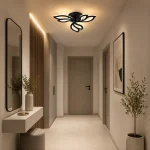 Lustră LED neagră cu 3 petale și design floral montată în hol